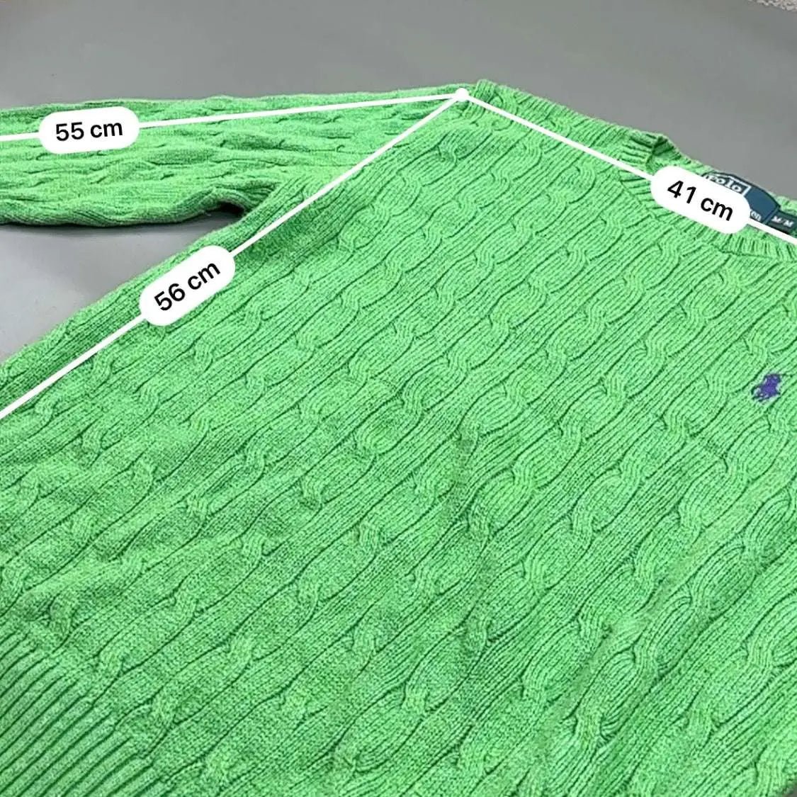 Light Green Knitted Sweater - M - Excellent Condition - Revaleur