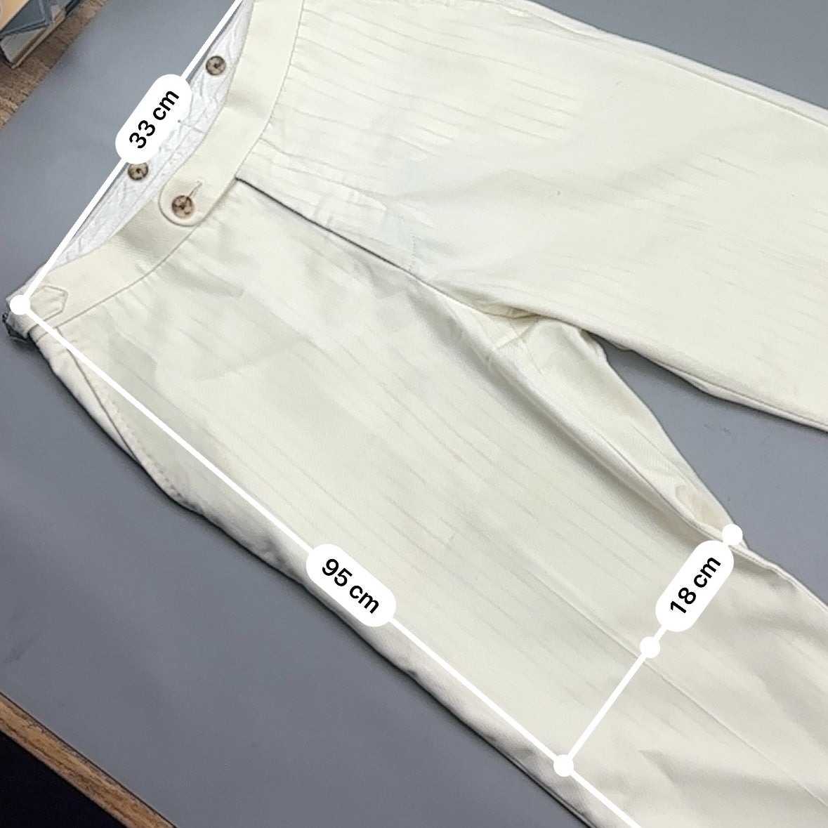 Beige Suitsupply Trousers - Men W28 - Very Good - Revaleur