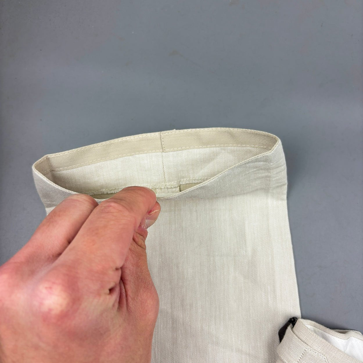 Beige Suitsupply Trousers - Men W32 - Very Good - Revaleur