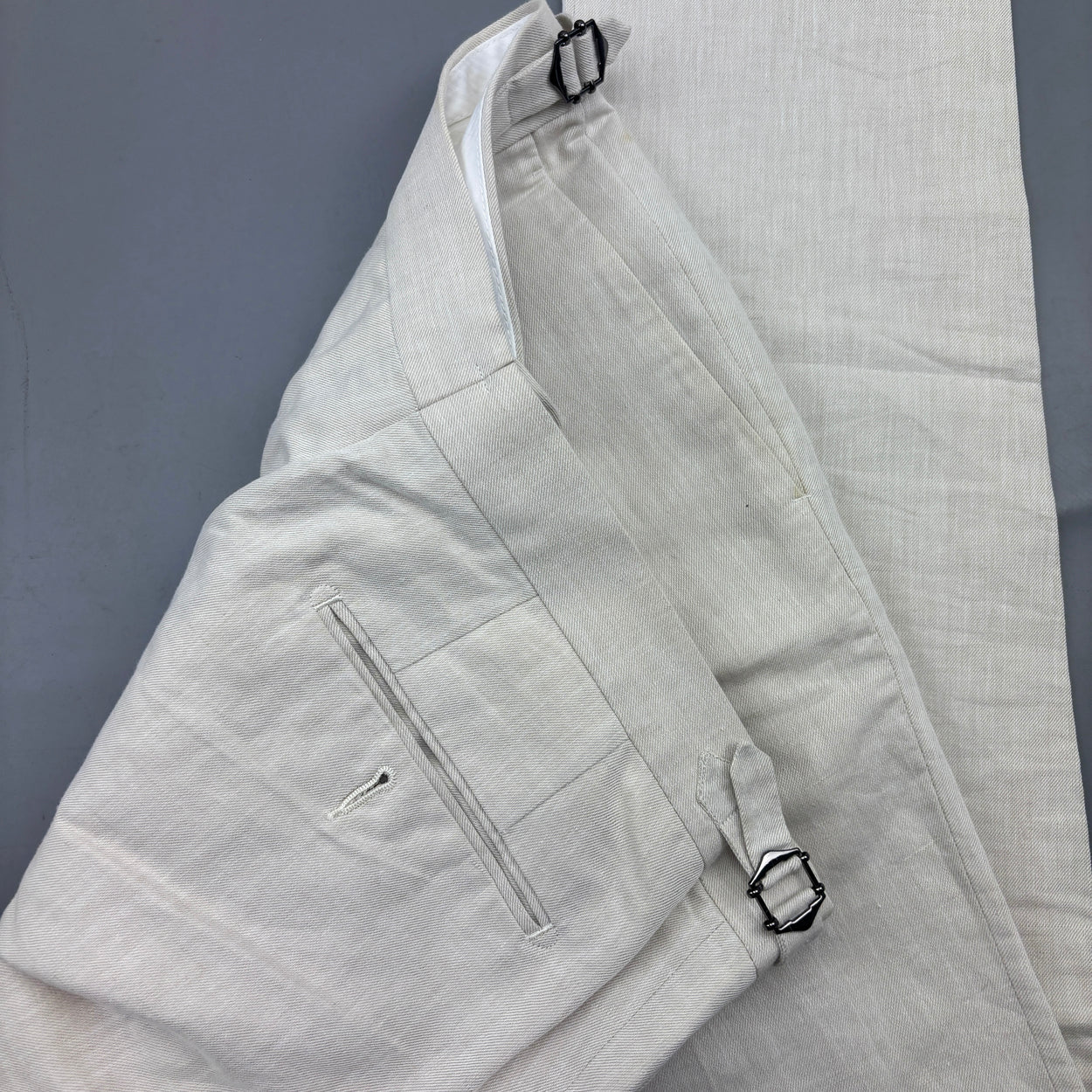 Beige Suitsupply Trousers - Men W32 - Very Good - Revaleur