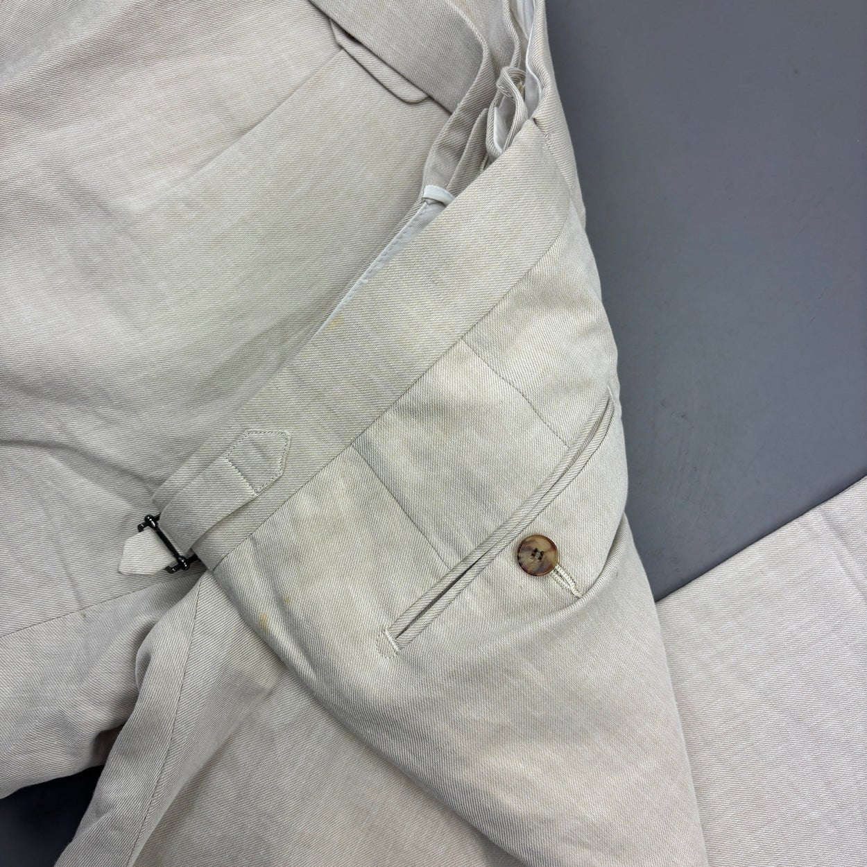 Beige Suitsupply Trousers - Men W32 - Very Good - Revaleur