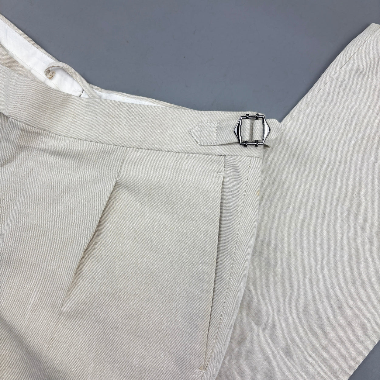 Beige Suitsupply Trousers - Men W32 - Very Good - Revaleur