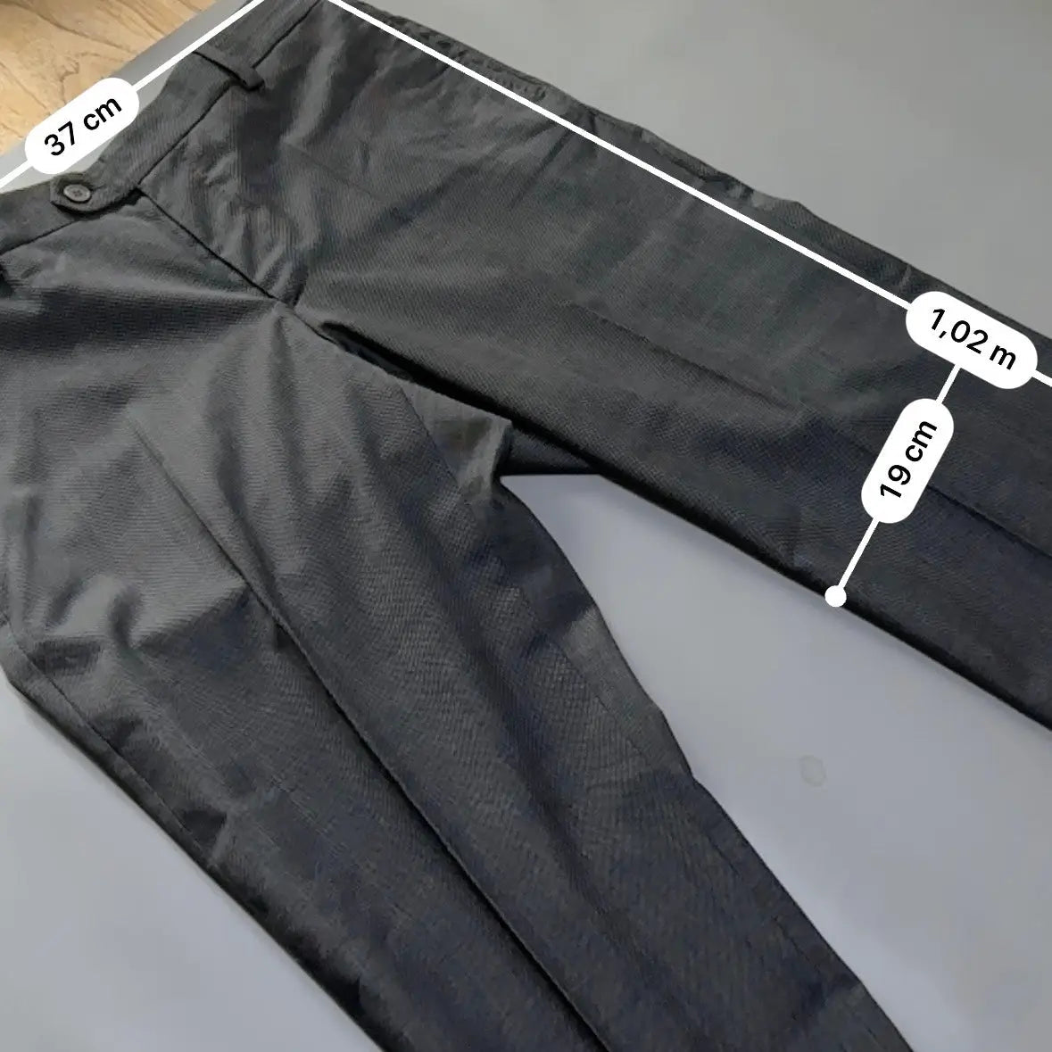 Grey Suitsupply Suit - S - New, Never Worn - Revaleur