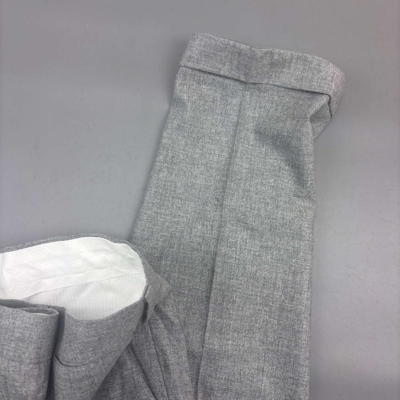 Grey Suitsupply Trousers - Men W36 - New With Tags - Revaleur