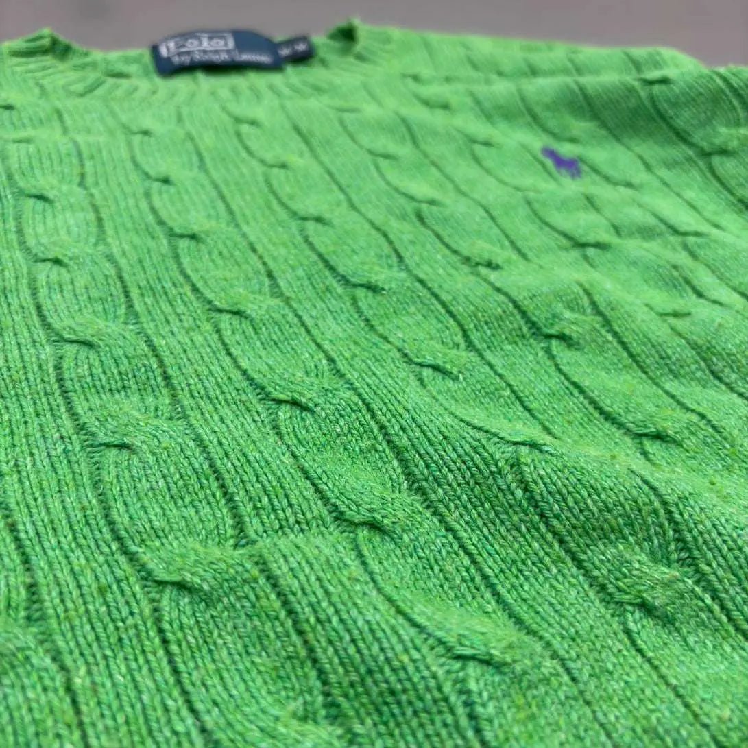 Light Green Knitted Sweater - M - Excellent Condition - Revaleur