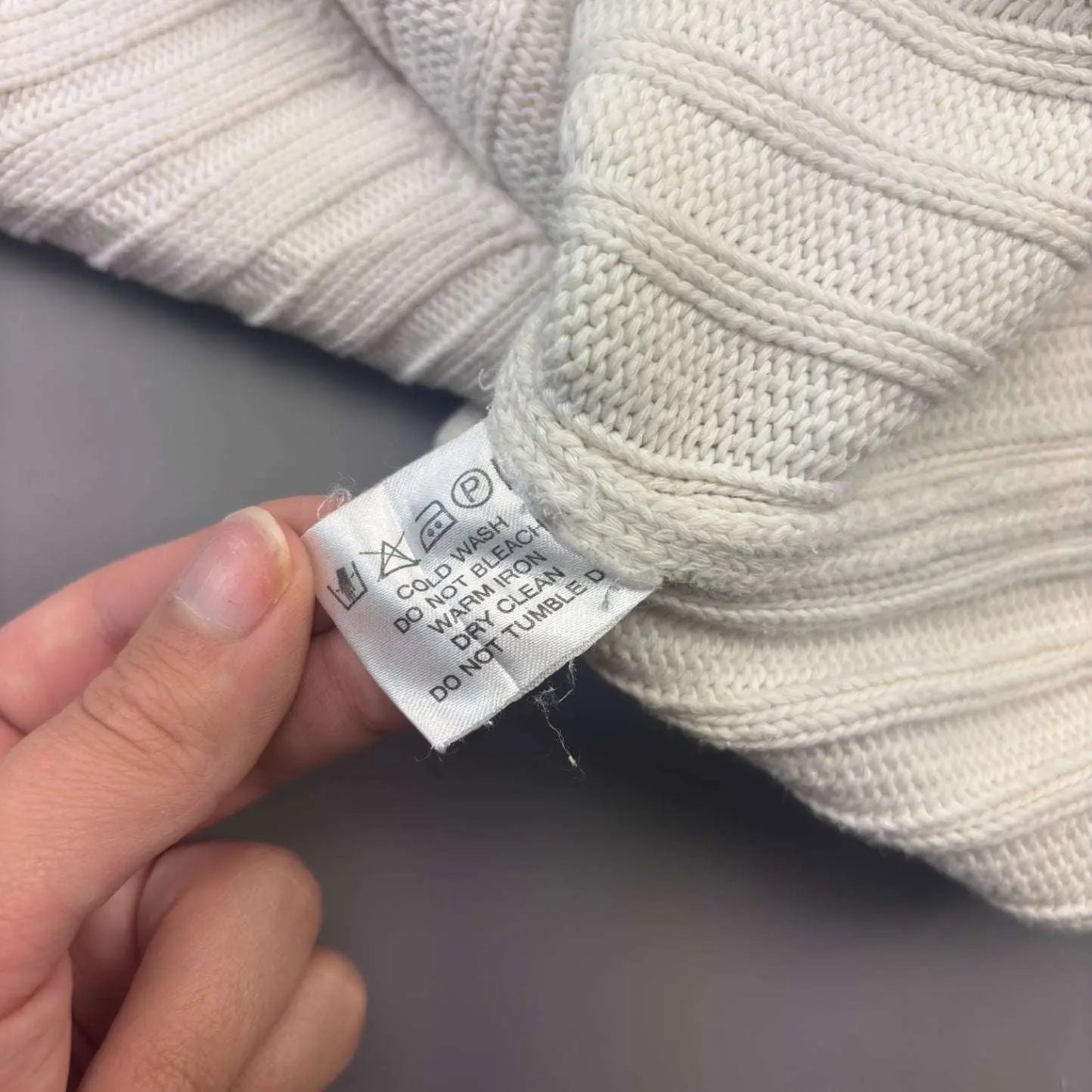 White Ralph Lauren V - neck Sweater - Men S - Very Good - Revaleur