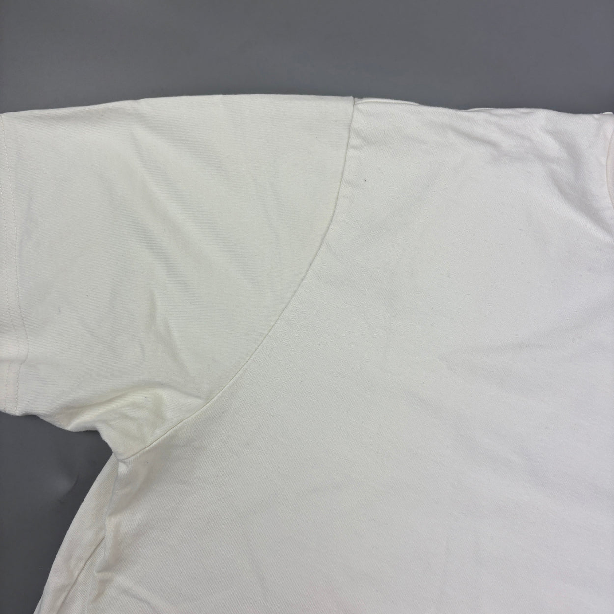White Suitsupply T-shirt - Men L - Very Good - Revaleur