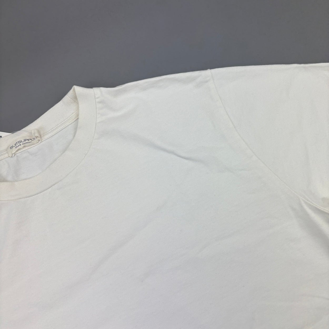 White Suitsupply T-shirt - Men L - Very Good - Revaleur
