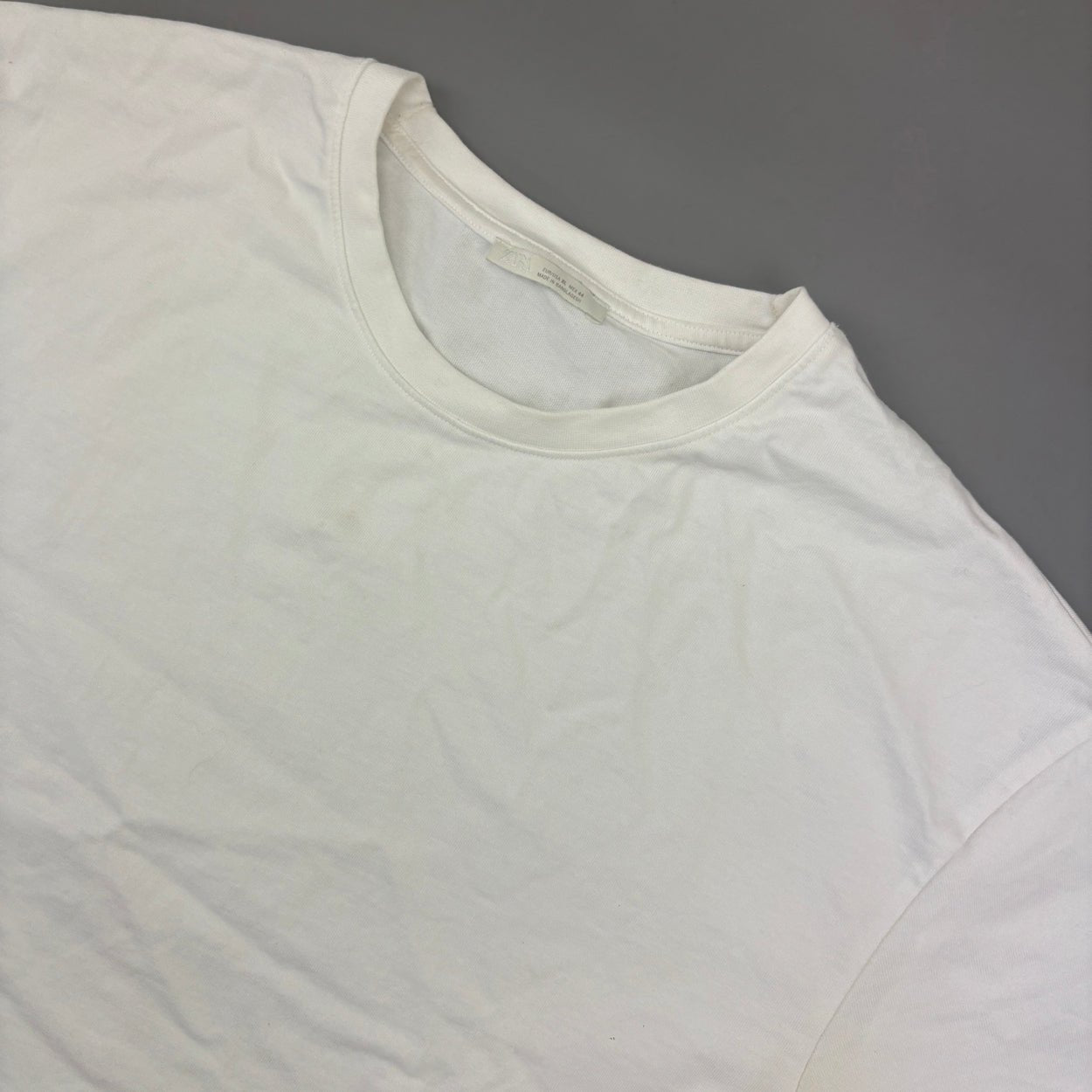 White Zara T-shirt - Men XL - Very Good - Revaleur